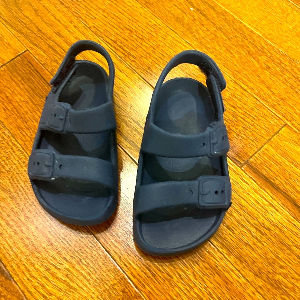 Sandals toddler size 4
